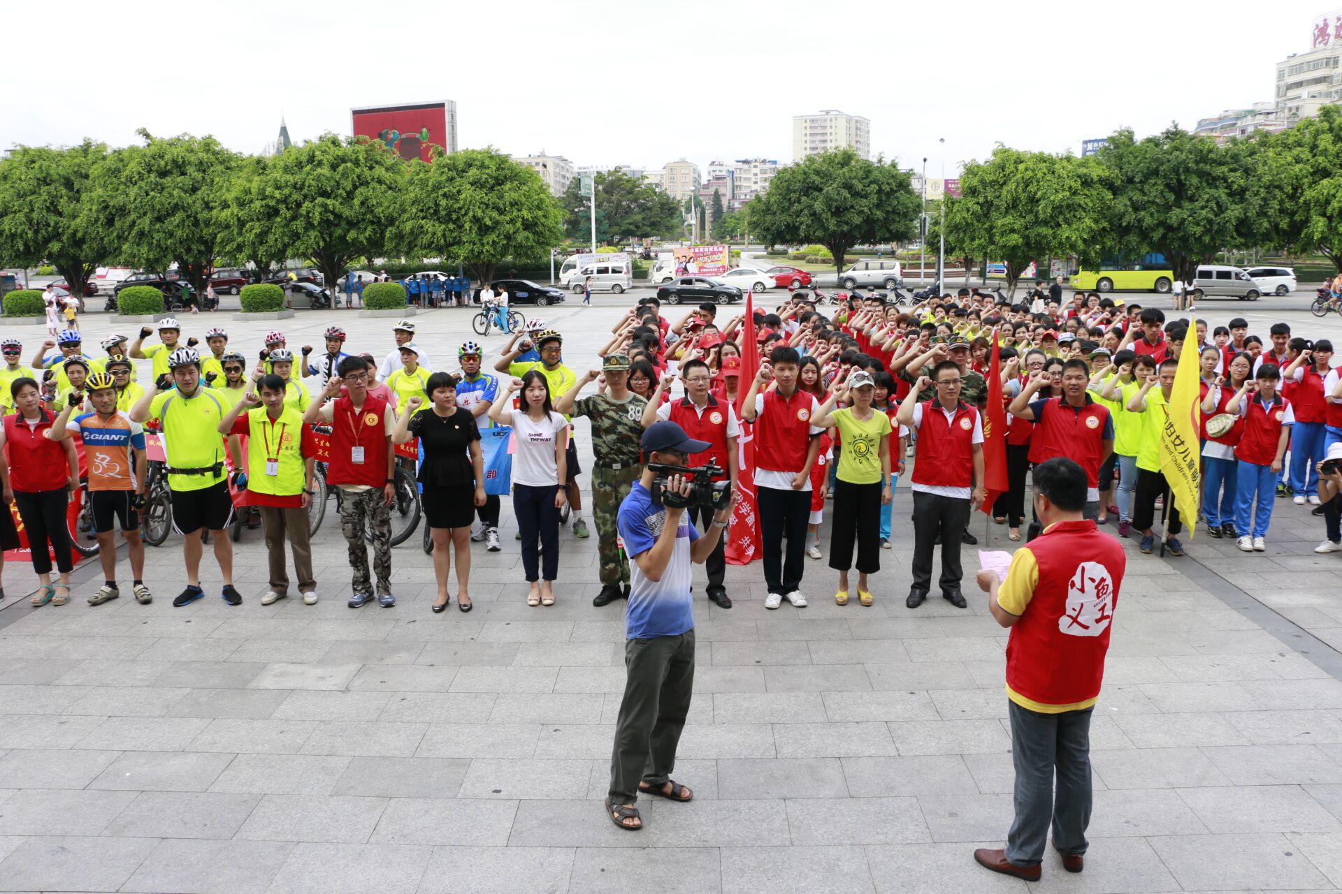 兴宁市青年志愿者“创卫”宣传队成立仪式暨全民志愿宣传活动